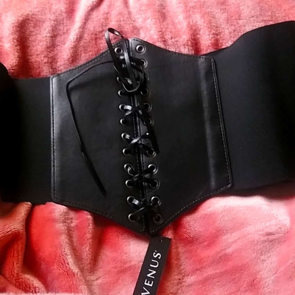 Elastic belt